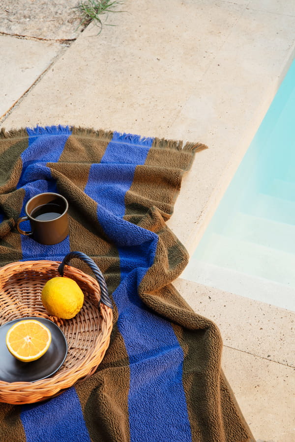 fermLIVING-SS22-AleeBathTowel-BlueHandleTray-image-1.jpg