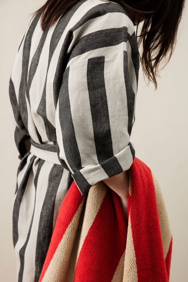 fermLIVING-SS22-FieldRobe-AleeBathTowel-image-2.jpg