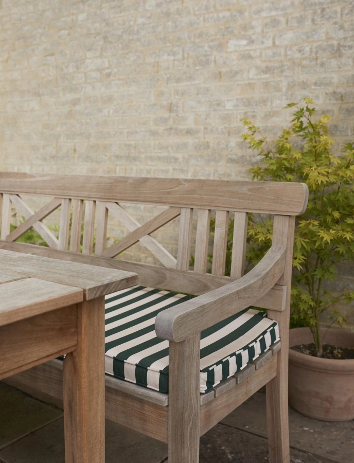 S1042015 S1040510 1960225 Drachmann Table 156, Drachmann Bench 165, Drachmann Cushion Light Apricot_Green stripes_M.jpg
