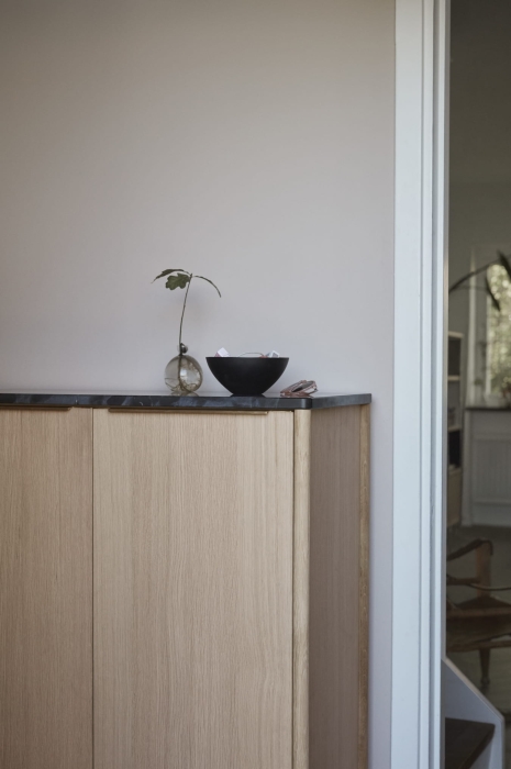 1090106_Jut High Cabinet_Black Marble_M.jpg