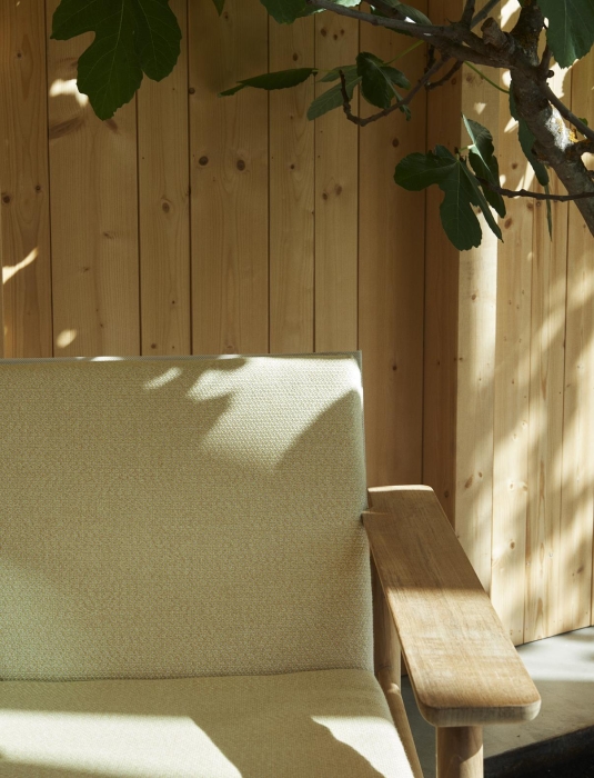 1961054 Pelago Lounge Chair Cushion 02_M.jpg