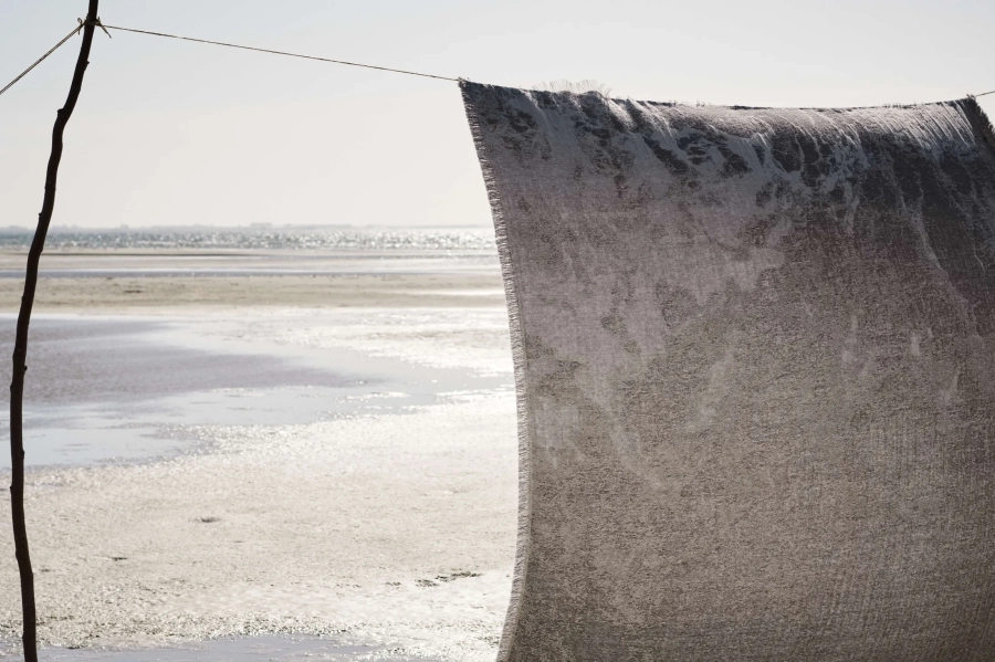 outdoor_shore-throw_01.jpg.webp