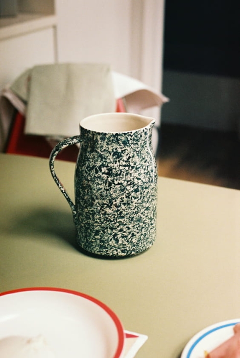 Sobremesa Jug green_Sobremesa Serving Bowl S white with red rim.jpg
