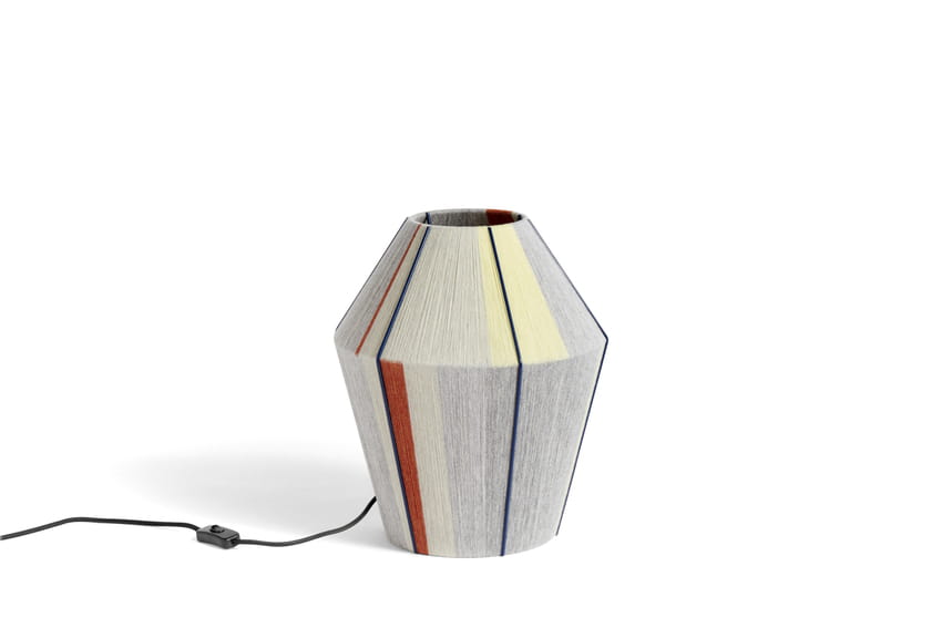 9362093009000_Bonbon Shade 320 grey melange_table.jpg