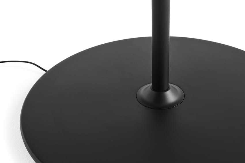 9367551009000_Pao Steel Floor Lamp soft black_detail 02.jpg