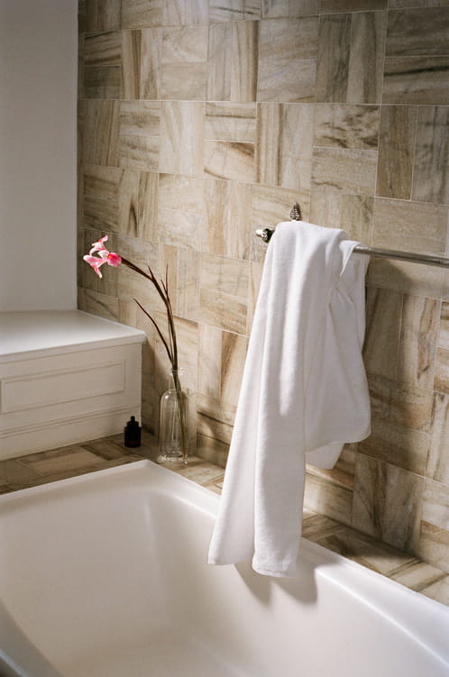 Mono Bath Towel white.jpg