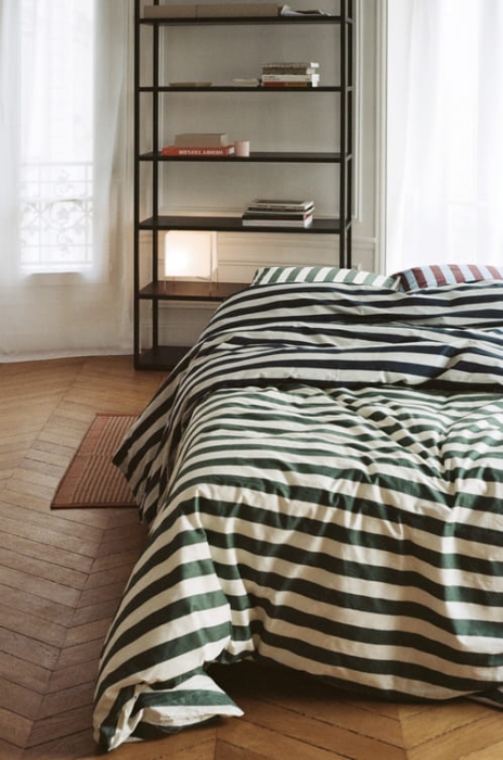 Ete Duvet Cover dark green_Ete Pillow Case Bordeaux and sky blue_Tapis Mat off white and lavender_New Order anthracite 02.jpg