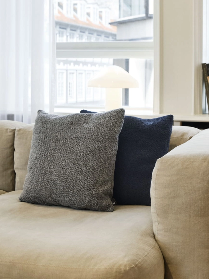 Texture Cushion grey_Texture Cushion dark blue 01.jpg