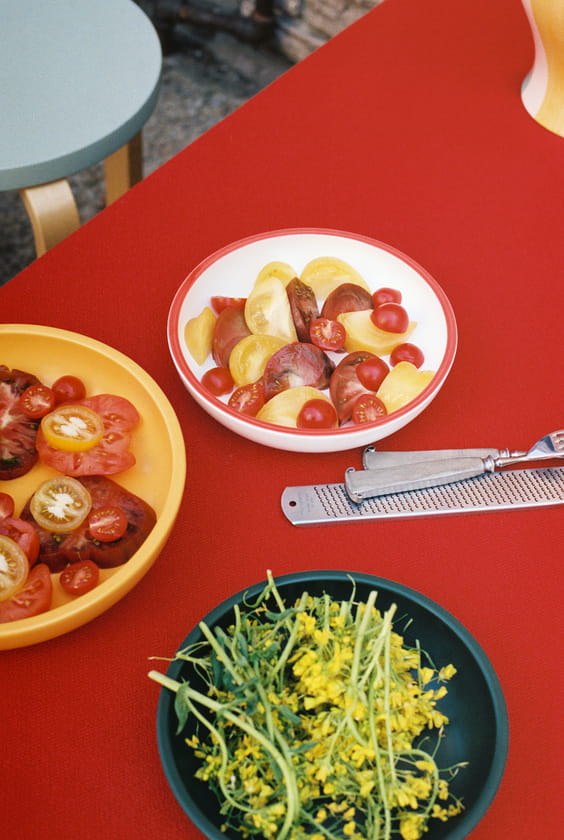 Sobremesa Serving Bowl S dark green_L yellow_S white with red rim.jpg