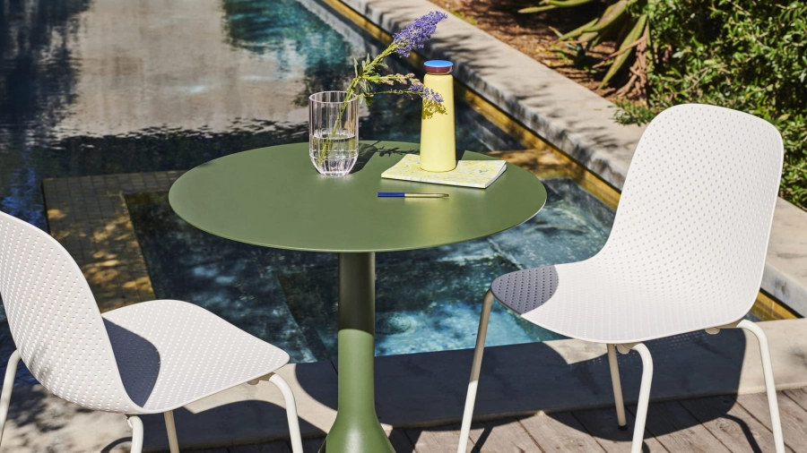 13Eighty Chair chalk white shell grey white steel base_Palissade Cone Table olive_Colour Vase M pink.jpg