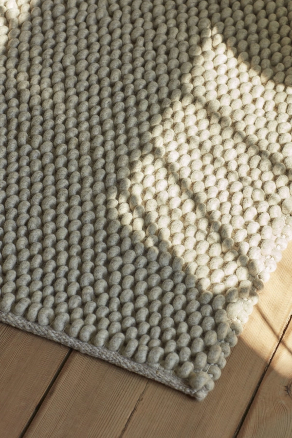 Peas soft grey 01.jpg