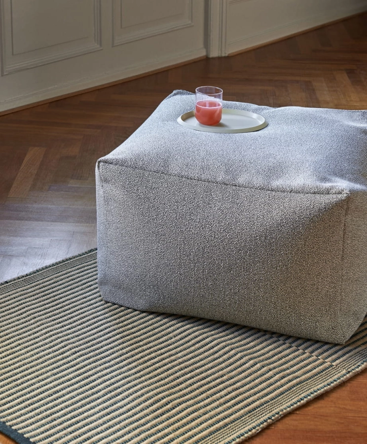 Pouf grey sprinkle_Tapis black and green.jpg