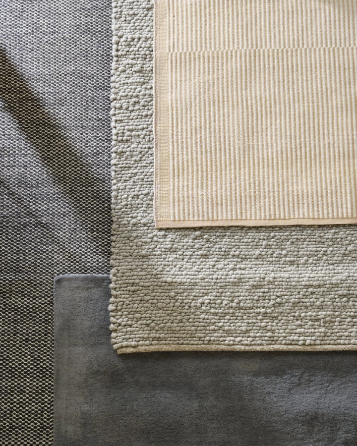 Tapis off white and lavender_Peas Random soft grey_Moiré Kelim black.jpg