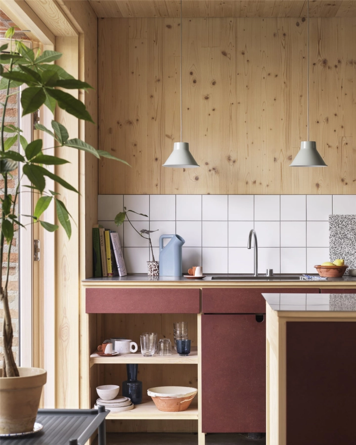 top-pendant-21-grey-tub-jug-pale-blue-raise-glass-carafe-flow-trolley-muuto-org_(150).jpg
