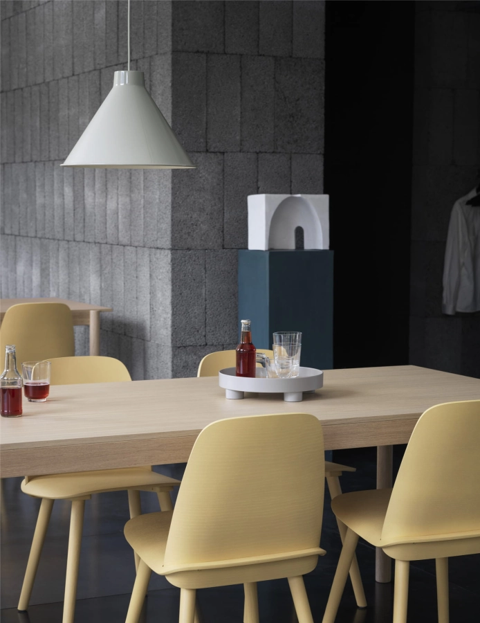 top-pendant-38-grey-linear-wood-200x90-nerd-sand-yellow-platform-tray-grey-raise-clear-muuto-org_(150).jpg