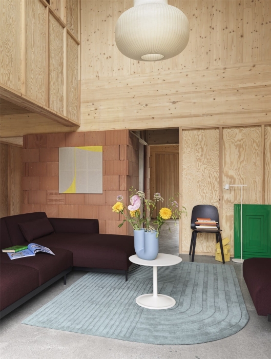 relevo-sage-green-170x240-in-situ-3-seater-config-8-vidar-693-strand-80-soft-side-off-white-kink-muuto-org_(150).jpg