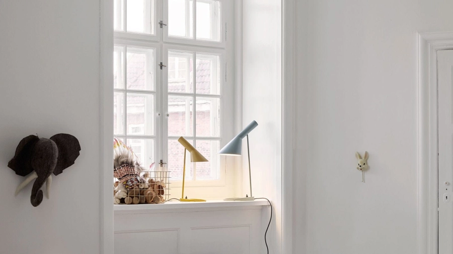1600x900-aj-mini-arne-jacobsen-louis-poulsen-1.jpeg