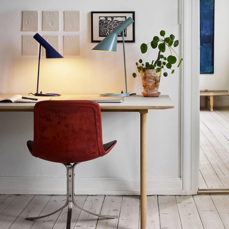 1000x1000-aj-mini-arne-jacobsen-louis-poulsen-1.jpeg