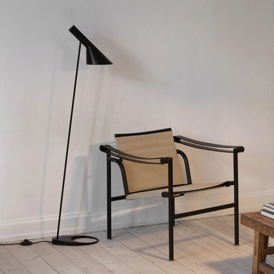 aj-gulvlampe-arne-jacobsen-lp-1.jpeg