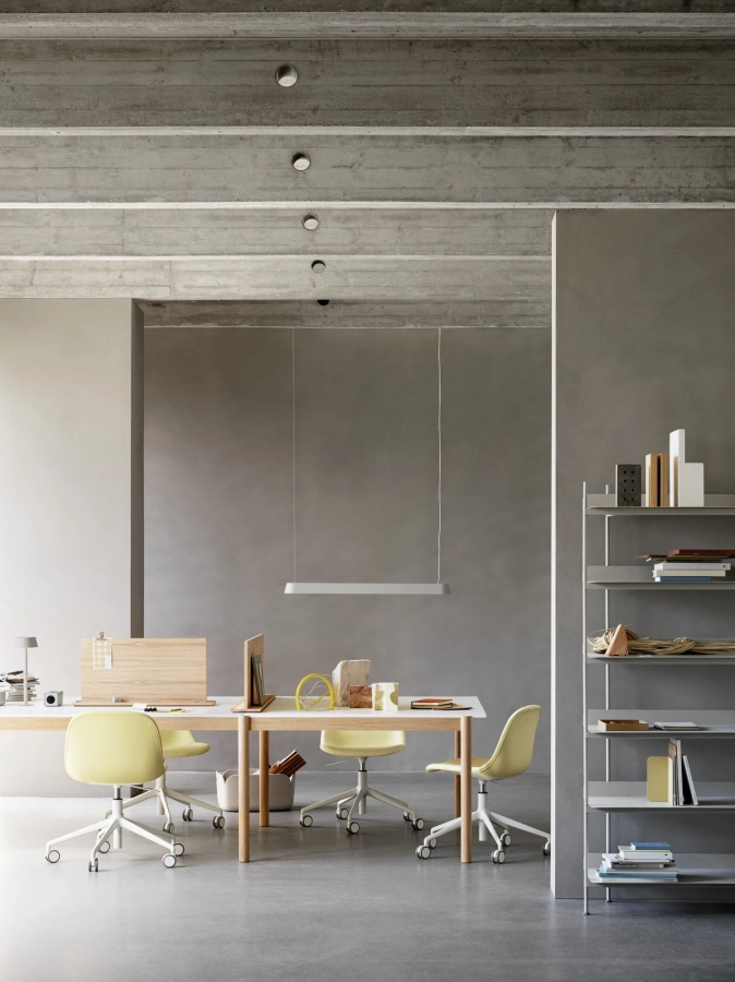 9936-en-linear-system-modular-table-config-1-white-laminate-oak-fiber-side-swivel-castors-balder-432-linear-lamp-screens-compile-v2-muuto-org.webp