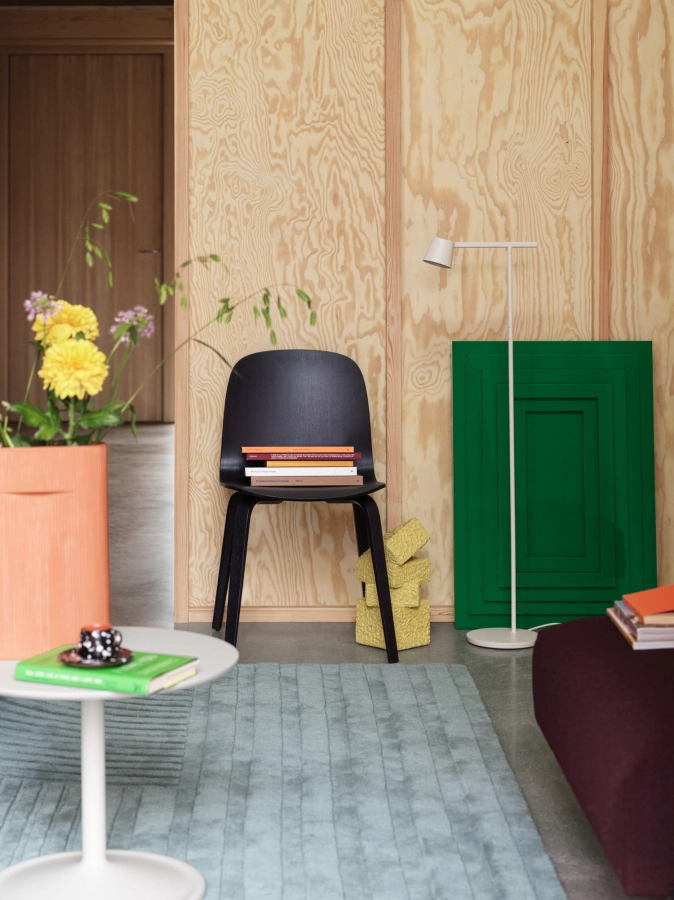 19413-en-relevo-sage-green-170x240-soft-side-off-white-visu-midnight-blue-tip-floor-white-in-situ-vidar-693-muuto-org.jpeg