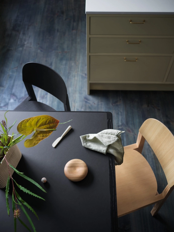 13221-en-workshop-table-black-linoleum-workshop-chair-black-oregon-pine-ridge-vase-muuto-org.jpeg