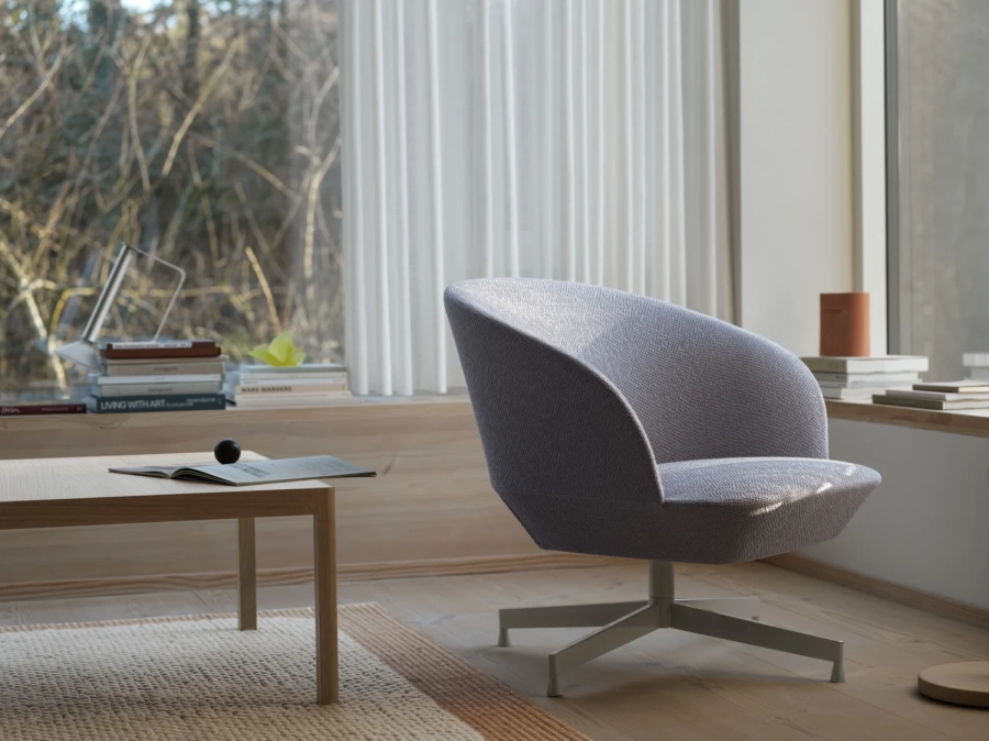 17101-en-oslo-lounge-chair-grey-swivel-colline-737-workshop-coffee-table-oak-pebble-rug-pale-rose-piton-aluminum-org.webp