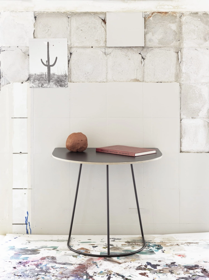 3994-en-airy-half-size-coffee-table.jpeg
