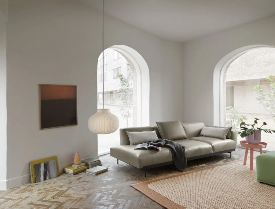 17711-en-in-situ-3-seater-config-2-refine-leather-stone-in-situ-cushion-clay-12-strand-40-around-pebble-rug-pale-rose-echo-divina-846-muuto-org.webp