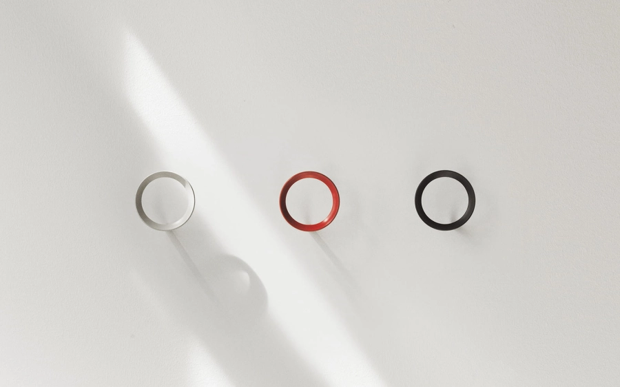 2022_Loop_Hook_Medium_Warm_Grey_Red_Black.jpeg