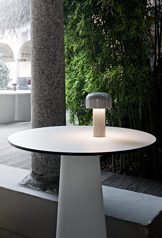 bellhop-table-castiglioni-flos-F1060020-product-life-09-571x835-1.jpg