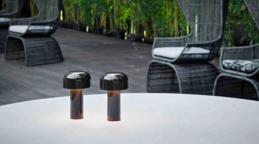 bellhop-table-castiglioni-flos-F1060026-product-life-01-1440x802.jpg