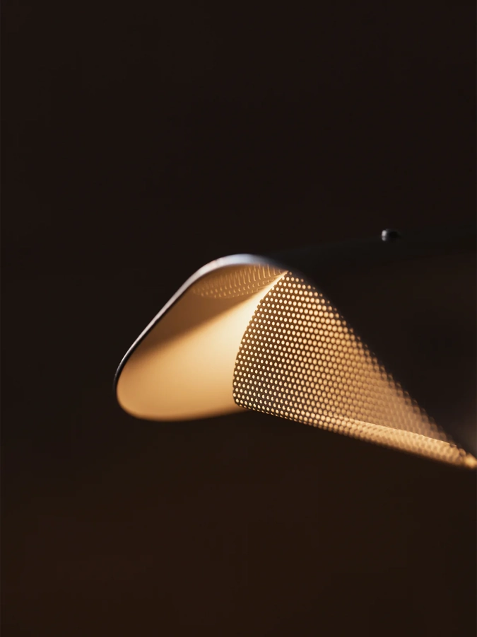 MENU_Wing_Floor_Lamp_2_b9696657-a41a-4f25-9958-24d31ae80e76_1200x.webp