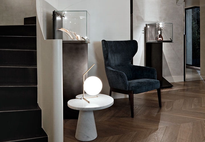 ic-table-1low-anastassiades-flos-F31710-product-life-03-720x498.jpg