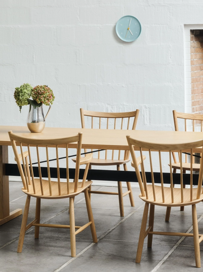 Passerelle Table L300xW95xH74 wb lacquered oak tabletop, frame and edge black powder coated crossbar_J42 wb lacquer oak_Indian Steel Pitcher No. 2.jpg