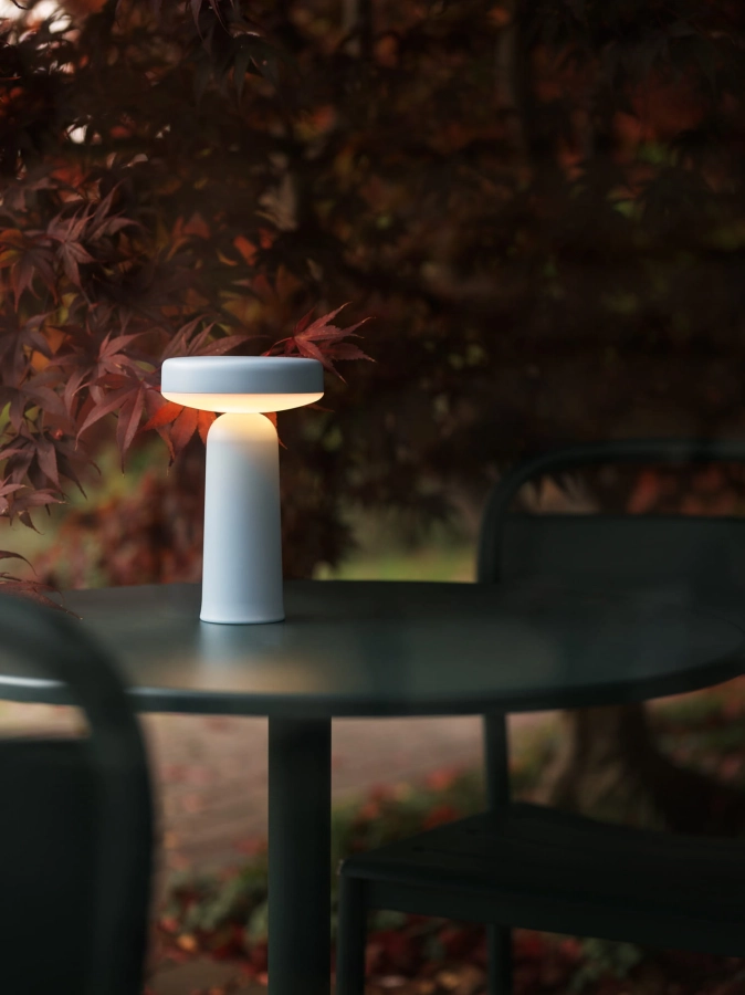 22956-en-ease-portable-lamp-light-blue-linear-steel-dark-green-cafe-table-o70-side-chair-muuto-org.tif.jpeg