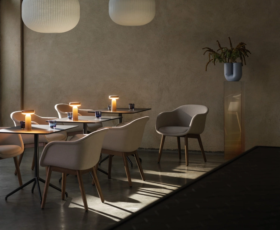 23208-en-fiber-conference-hallingdal-113-stained-dark-brown-still-75x65-black-ease-portable-lamp-taupe-strand-closed-60-raise-dark-blue-wide-muuto-org.tif.jpeg