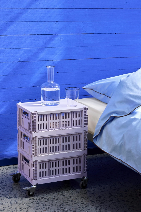 HAY Colour crate M lavender_HAY Colour crate Lid M lavender_Rim Carafe clear with black rim_Rim Glass set of 2 clear with black rim_Outline Duvet Cover 140x200 soft blue.jpg