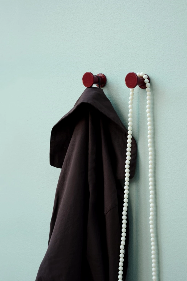 Bolt Hooks set of 2 red 01.jpg