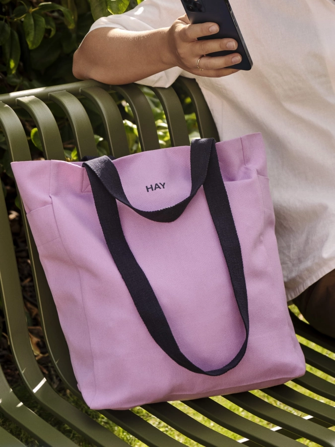 Everyday Tote Bag cool pink_Palissade Dining Bench olive.jpg