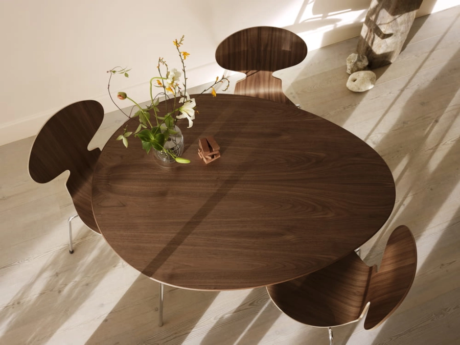 FH_Egg_Table_Walnut_Ant_chair_walnut_Ikebana_vase_small_RGB.jpg
