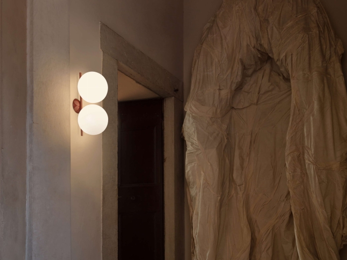 ic-cw1-double-red-burgundy-wall-ceiling-anastassiades-flos-01.jpg