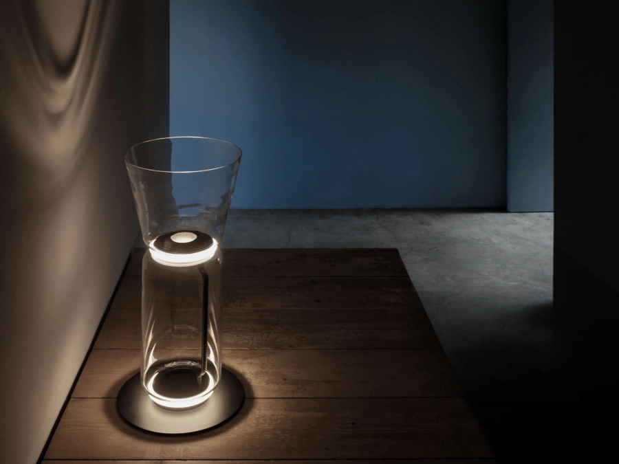 noctambule-f-1highcylinder-cone-black-floor-grcic-flos-03.jpg