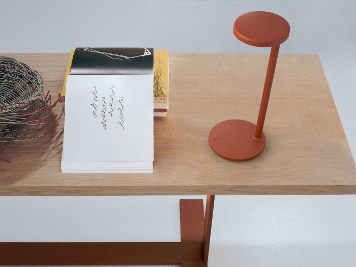 oblique-mattrust-table-duysen-flos-01.jpg