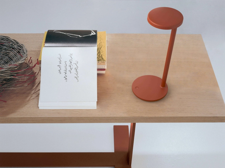 oblique-mattrust-table-duysen-flos-01.jpg