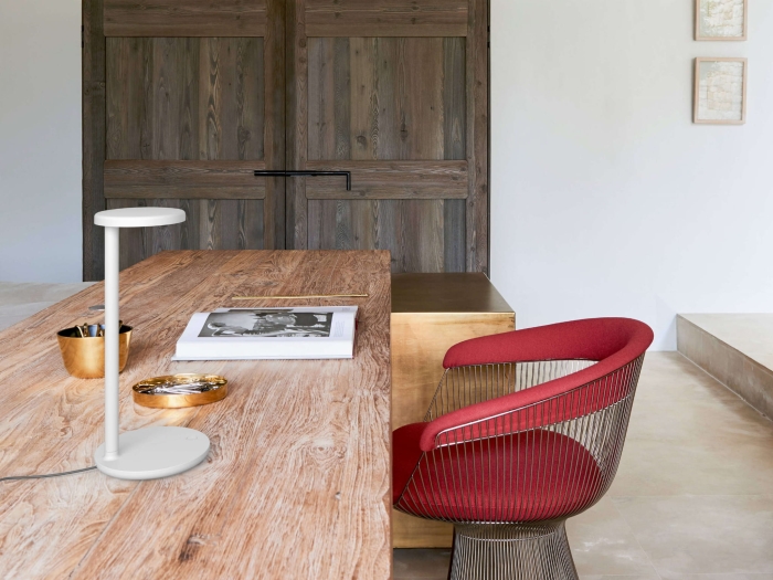 oblique-mattwhite-table-duysen-flos-01.jpg