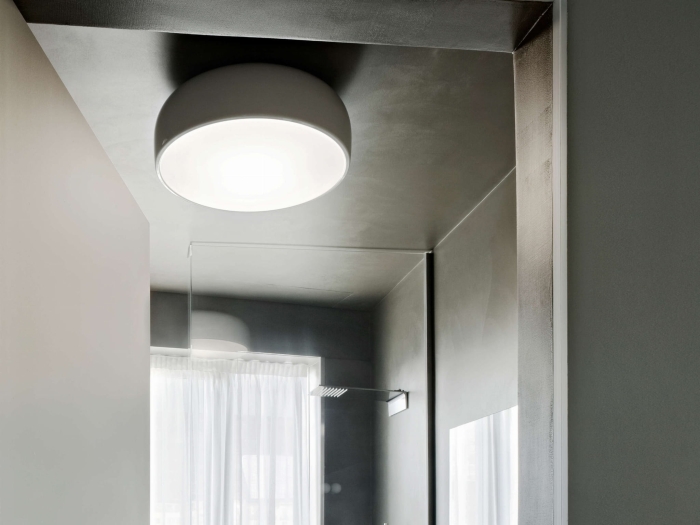 smithfield-c-white-wall-ceiling-morrison-flos-04.jpg