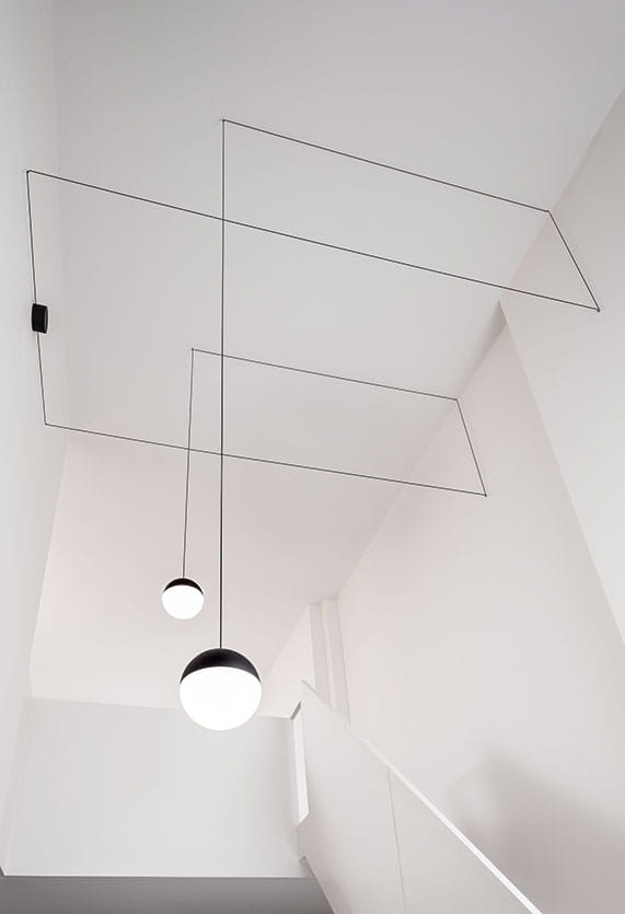 string-light-suspension-sphere-anastassiades-flos-F64800-product-life-02-571x835.jpg