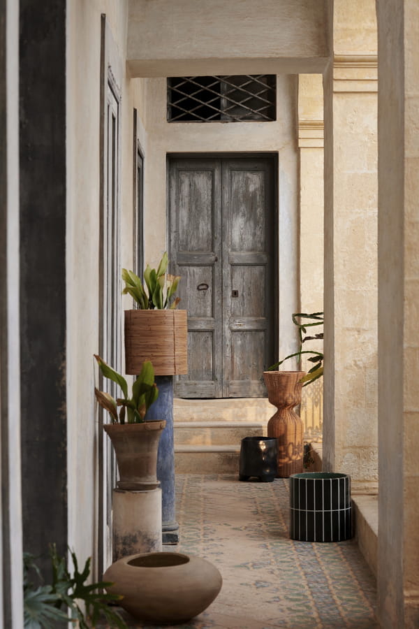 fermLIVING_SS23_PillarPlantPot_1104267547_image_01-2.jpg