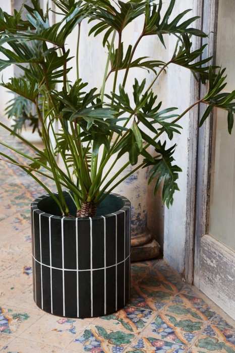 fermLIVING_SS23_PillarPlantPot_1104267547_image_01.jpg